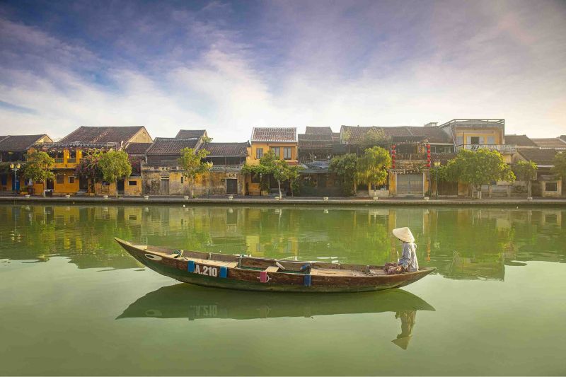 Hoai River - The poetic beauty of a small river flowing in the middle of Hoi An city